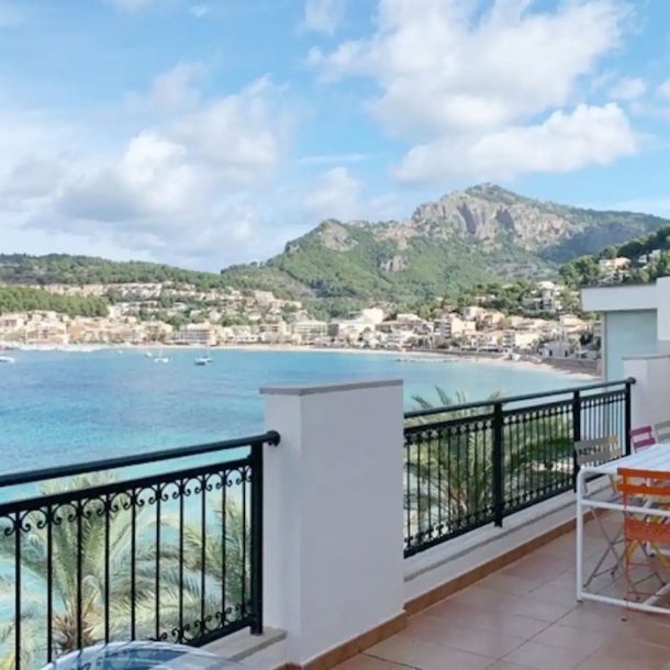 Beach flat with large terrace & stunning sea view